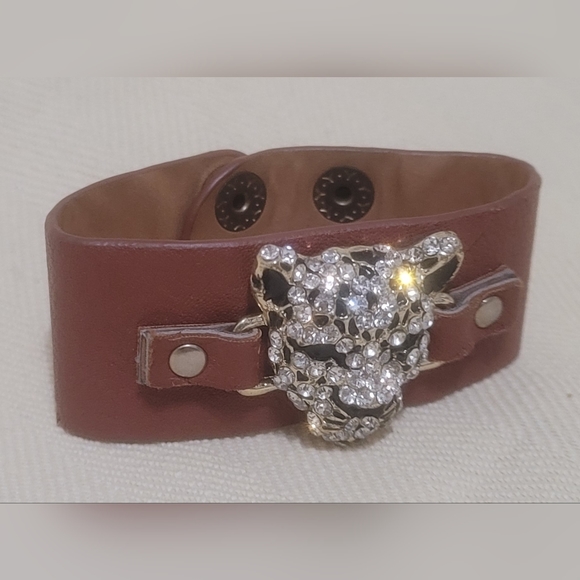 Leopard Cat Faux Leather Bracelet Gold Tone Jeweled Face Adjustable Snap - Picture 5 of 11
